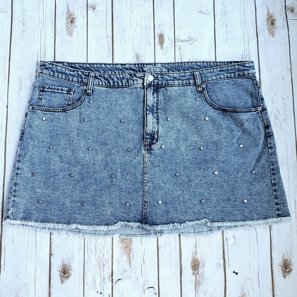 wild fable Dresses & Skirts - Wild Fable Studded Fray Hem Mini Skirt Plus 26W